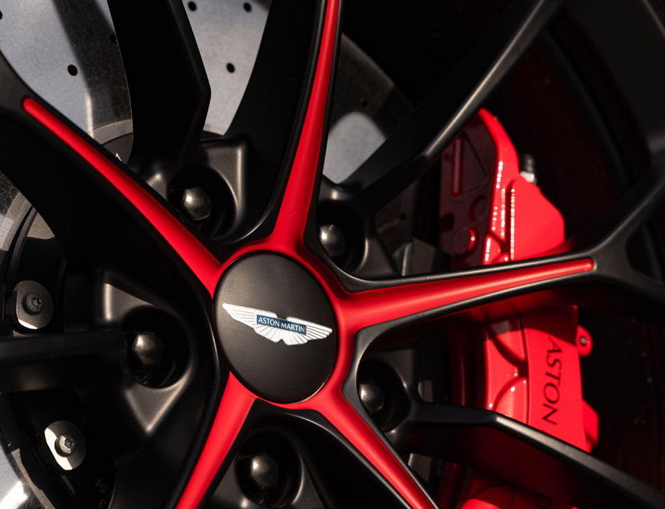 Dlaczego auta luksusowe oferują wyższy poziom bezpieczeństwa?