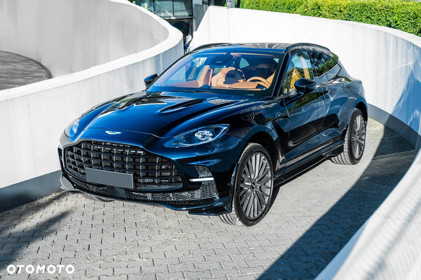 Aston Martin DBX707