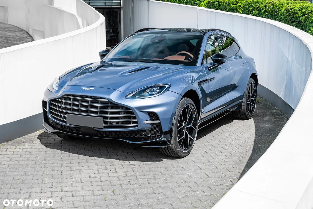 Aston Martin DBX707