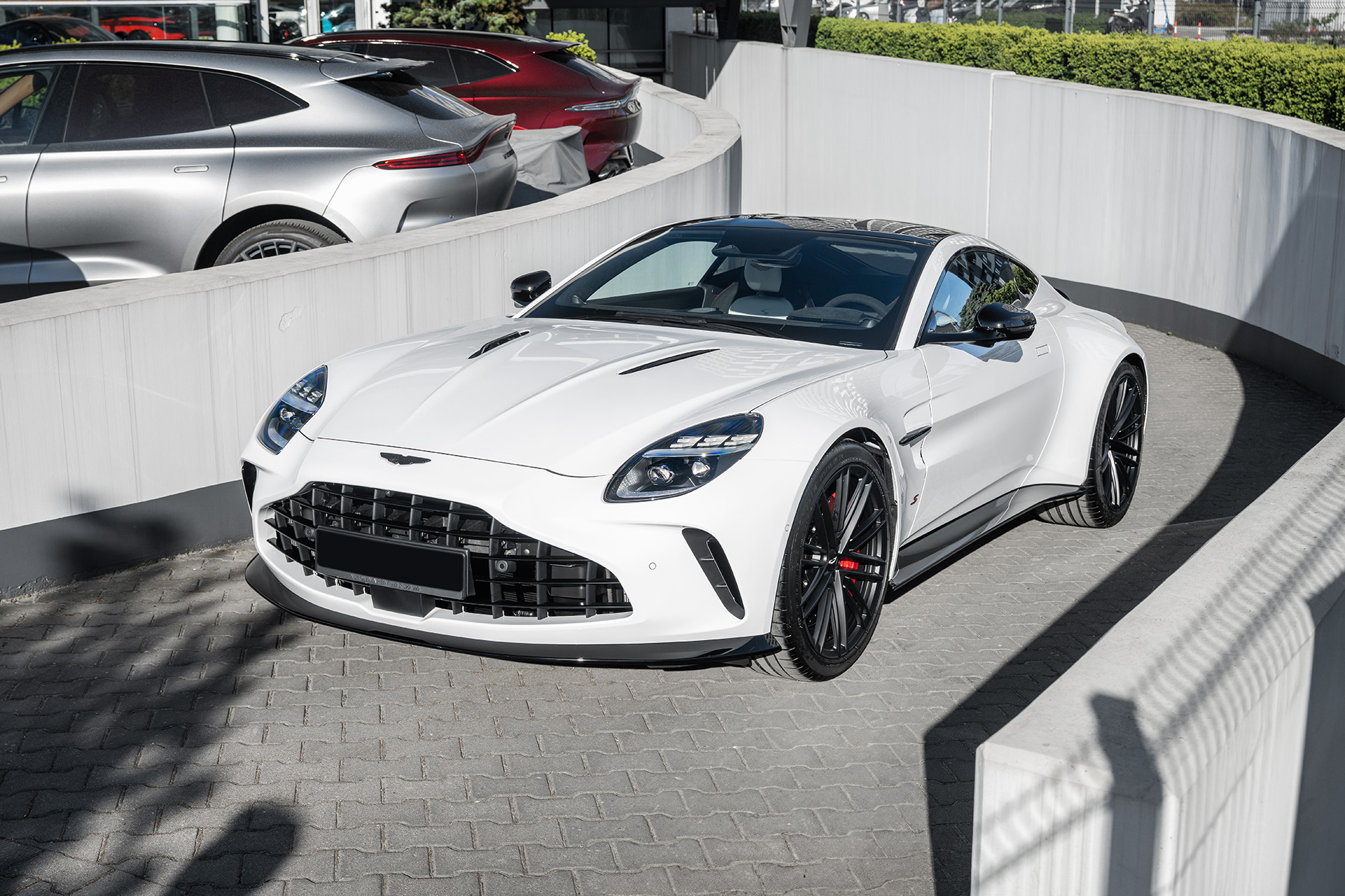Aston Martin Vantage S (Zenith White)