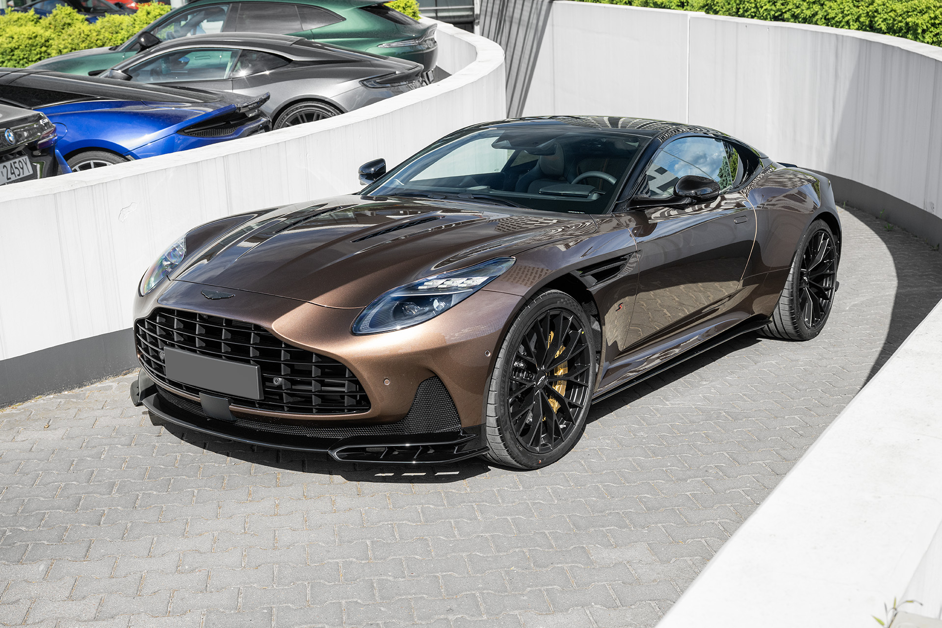 Aston Martin DB12 S (Magneto Bronze)